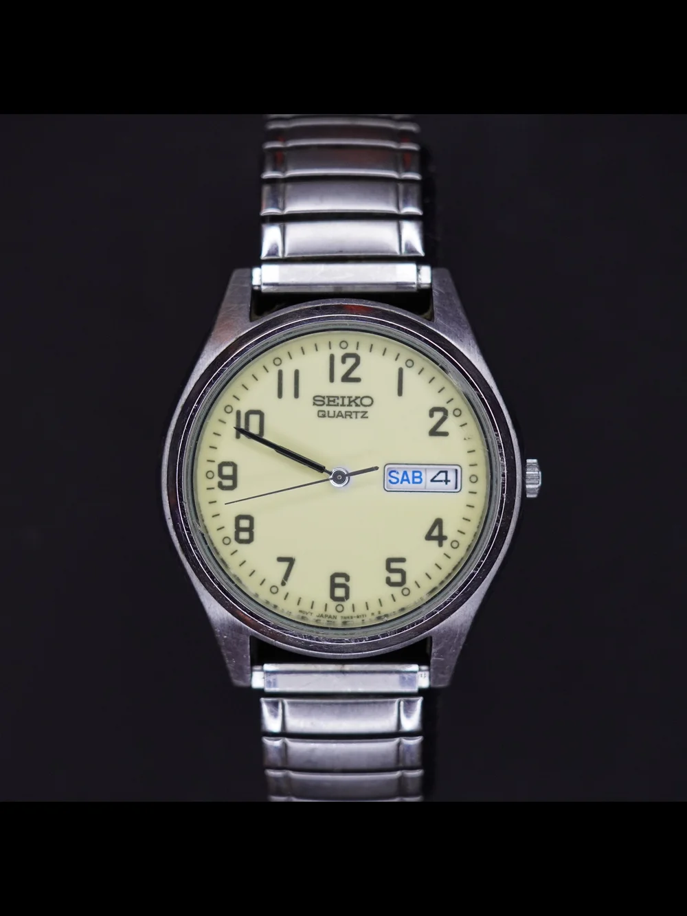 Seiko Quartz 1996 Day Date Mens Watch 7N43-9048 Cream Dial Stainless Steel Japan